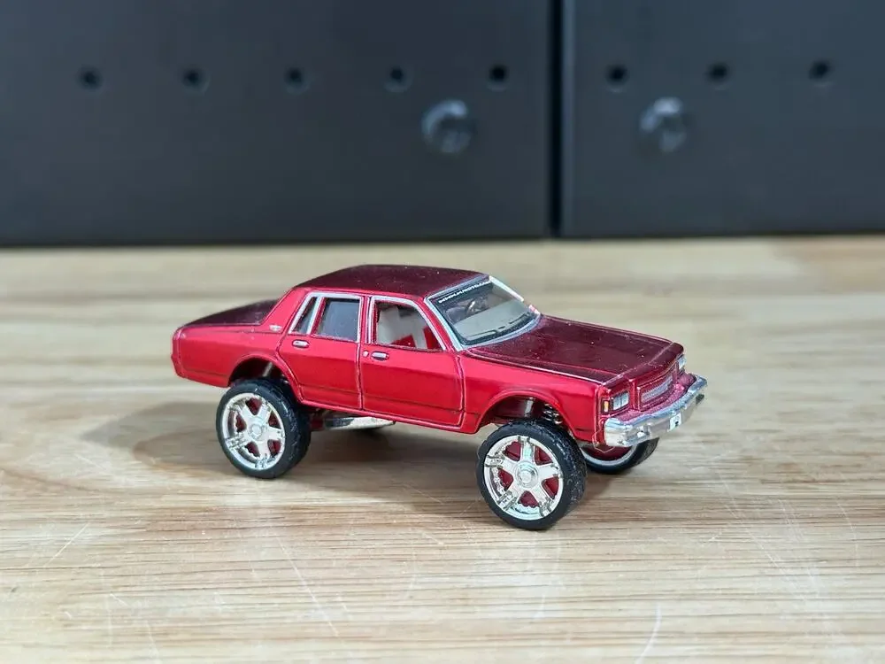 Maisto King of the Street ‘87 Chevrolet Caprice Supreme Red Metallic